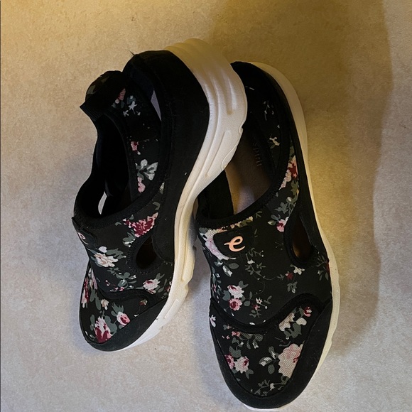 Floral Black Easy Spirit Women's Shoes - Picture 2 of 2